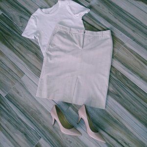 2 for $20 SZ 10 Isaac Mizrahi Cream Skirt